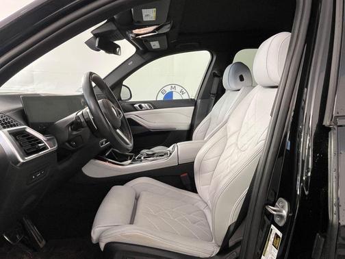 Black Sapphire Metallic 2024 BMW X5 xDrive40i