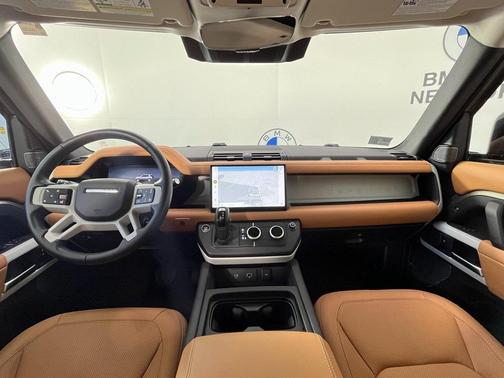 2024 Land Rover Defender SE
