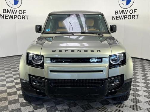 2024 Land Rover Defender SE