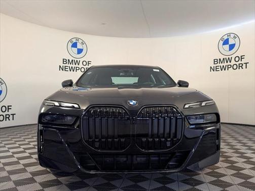 2025 BMW 740 i xDrive