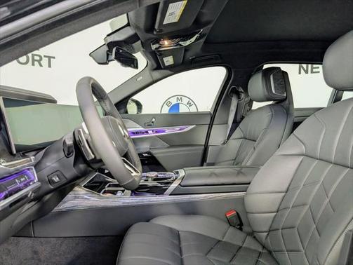 2025 BMW 740 i xDrive