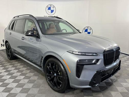 Skyscraper Grey Metallic 2026 BMW X7 M60i