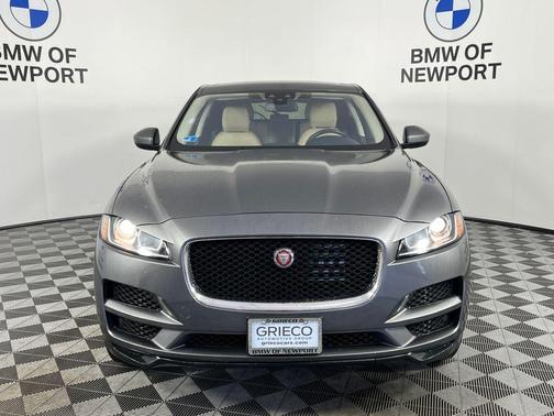 Corris Gray Metallic 2018 Jaguar F-PACE 25t Premium