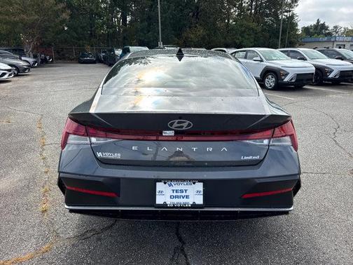 2025 Hyundai ELANTRA Limited