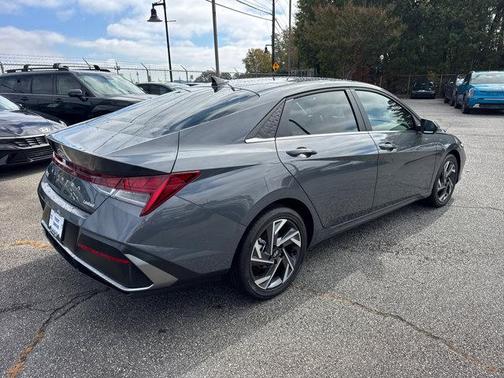 2025 Hyundai ELANTRA Limited