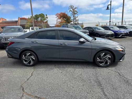 2025 Hyundai ELANTRA Limited