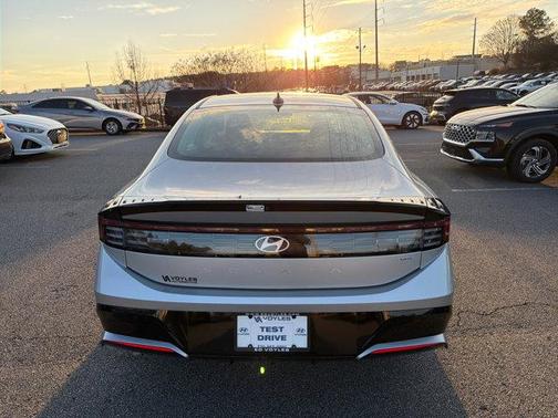 2025 Hyundai SONATA Hybrid SEL