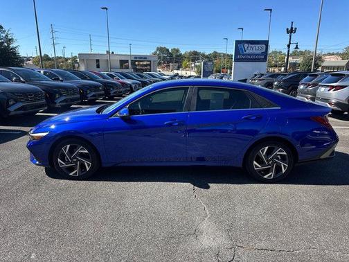 2025 Hyundai ELANTRA Limited