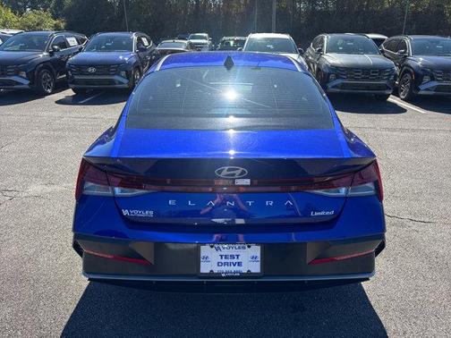 2025 Hyundai ELANTRA Limited
