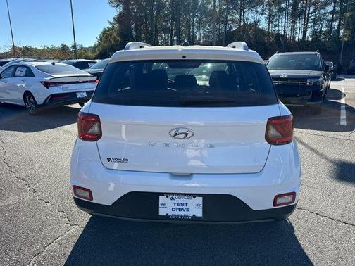 2023 Hyundai VENUE SEL