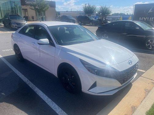 2022 Hyundai ELANTRA SEL