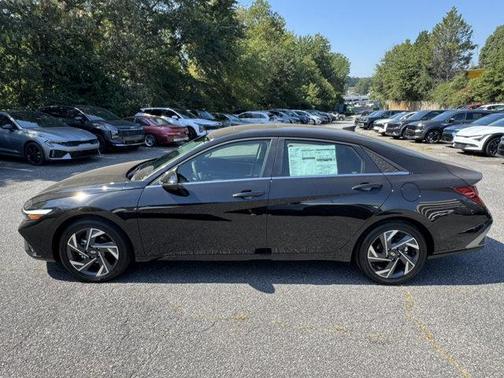 2025 Hyundai ELANTRA Limited