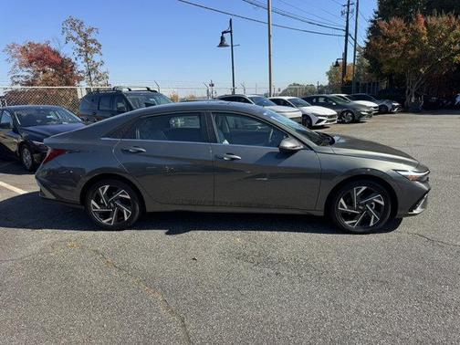 2025 Hyundai ELANTRA Limited