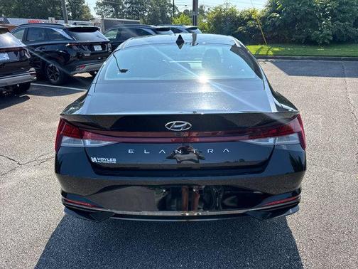 2022 Hyundai ELANTRA SEL