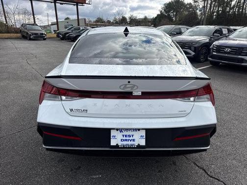 2025 Hyundai ELANTRA HEV SEL