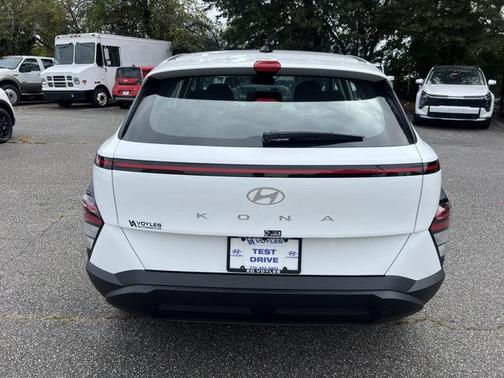 2026 Hyundai KONA SE