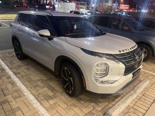 2023 Mitsubishi Outlander SE Special Edition