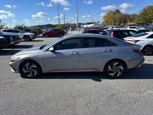 2025 Hyundai ELANTRA Limited