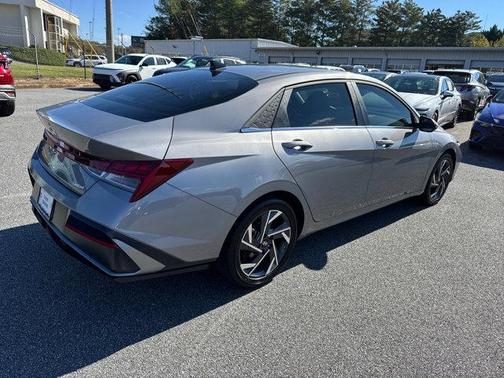 2025 Hyundai ELANTRA Limited