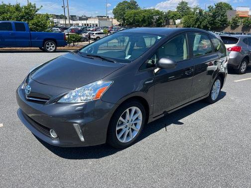 2014 Toyota Prius v Five