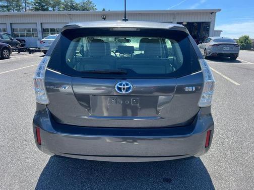 2014 Toyota Prius v Five