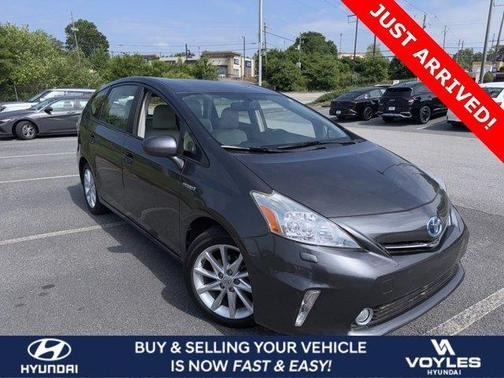 2014 Toyota Prius v Five