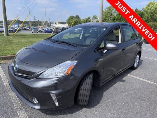 2014 Toyota Prius v Five