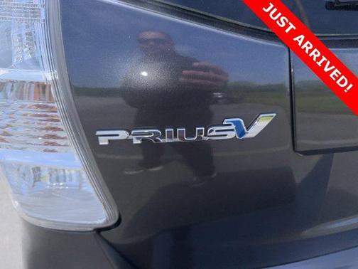 2014 Toyota Prius v Five