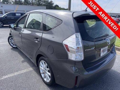 2014 Toyota Prius v Five