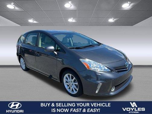 2014 Toyota Prius v Five