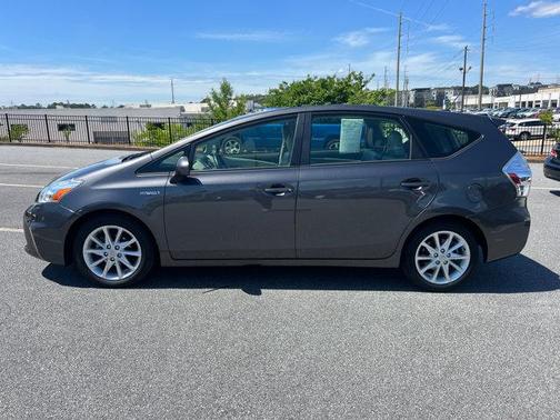 2014 Toyota Prius v Five