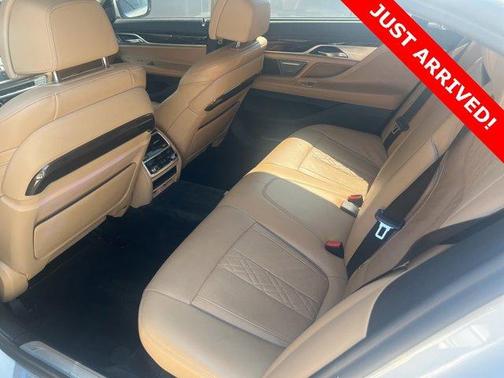 2022 BMW 740 i