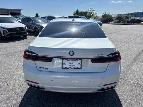 2022 BMW 740 i