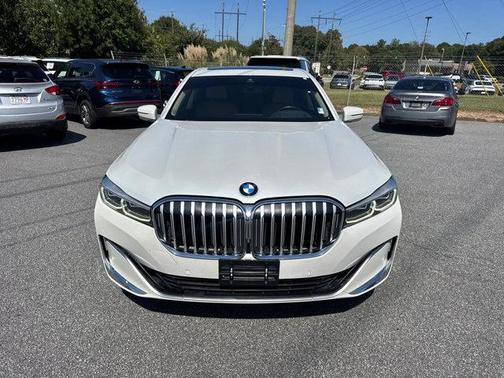 2022 BMW 740 i