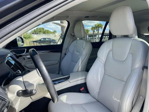 2018 Volvo XC90 T5 Momentum