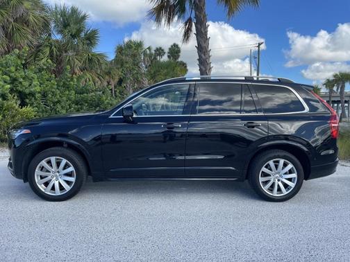 2018 Volvo XC90 T5 Momentum