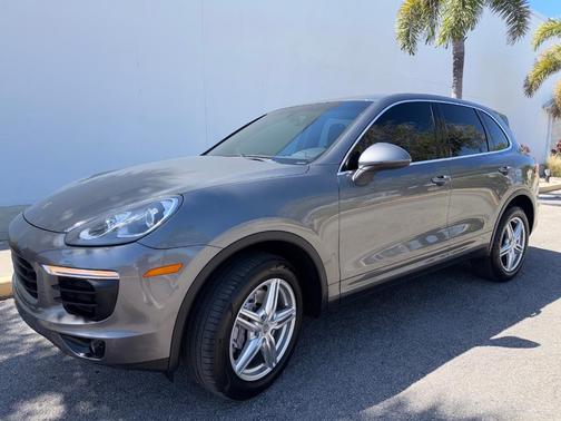 2017 Porsche Cayenne Platinum Edition
