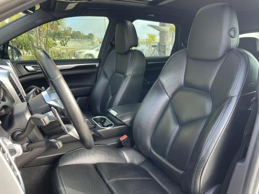 2017 Porsche Cayenne Platinum Edition