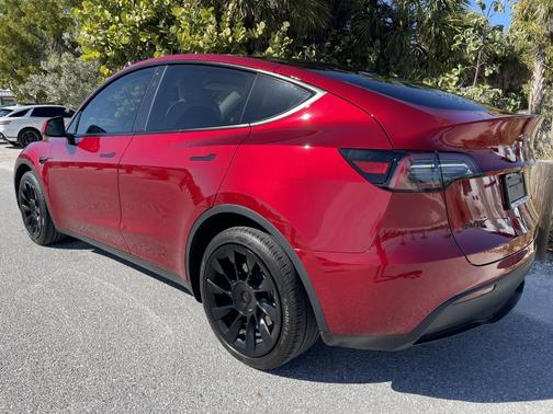 2024 Tesla Model Y Long Range