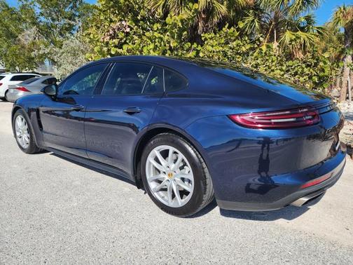 2018 Porsche Panamera 4