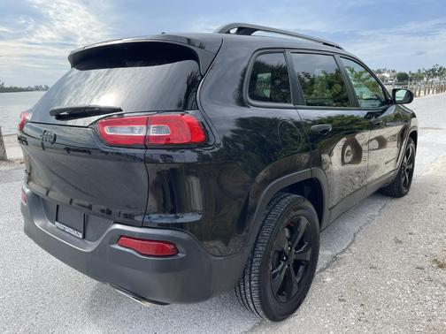2017 Jeep Cherokee Sport