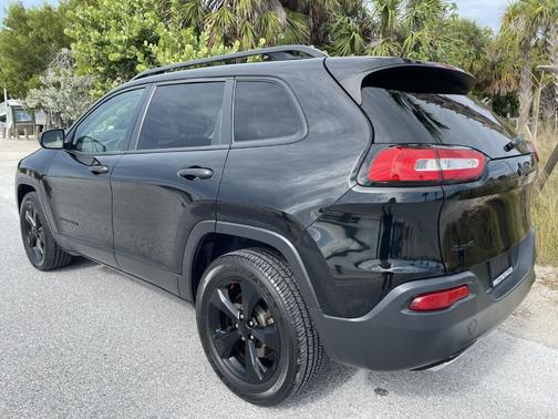 2017 Jeep Cherokee Sport