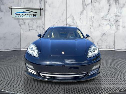 2013 Porsche Panamera Platinum Edition