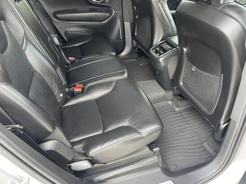 2021 Volvo XC90 T5 Momentum 7 Passenger