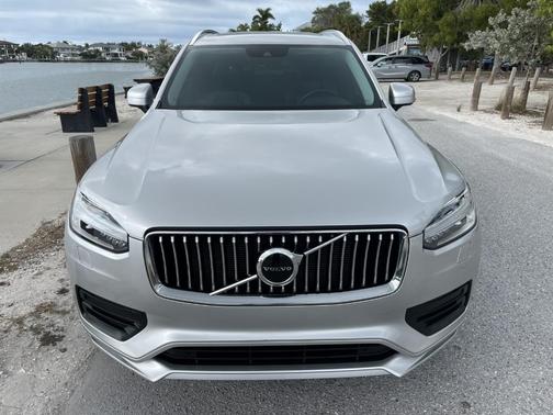 2021 Volvo XC90 T5 Momentum 7 Passenger
