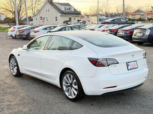 Pearl White Multi-Coat 2019 Tesla Model 3 Performance