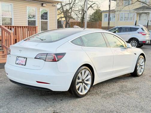 Pearl White Multi-Coat 2019 Tesla Model 3 Performance