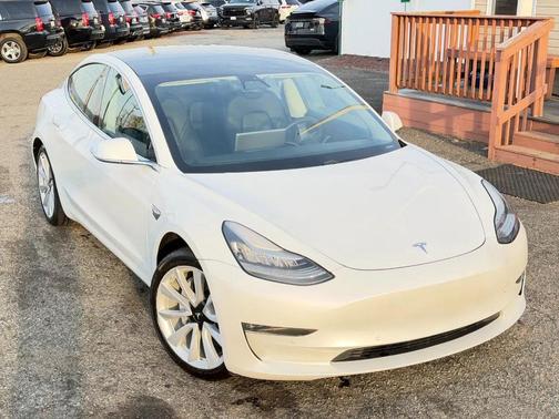 Pearl White Multi-Coat 2019 Tesla Model 3 Performance