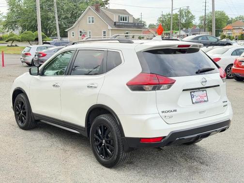 Pearl White 2018 Nissan Rogue SV