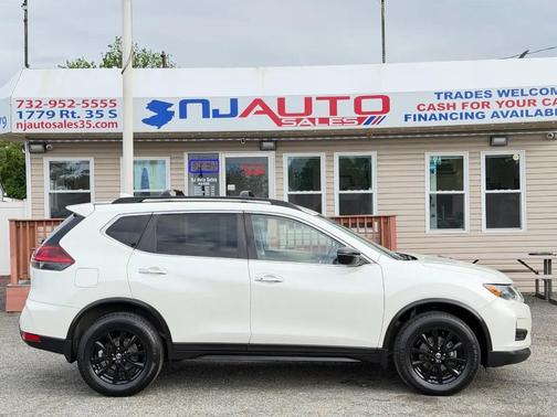 Pearl White 2018 Nissan Rogue SV